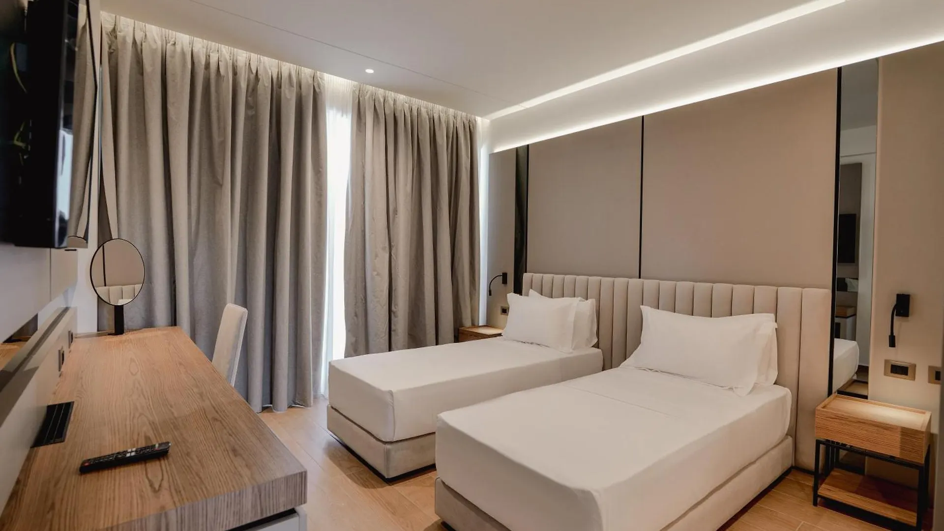 ****  Hotel Jost Caravel à Radhimë Albanie