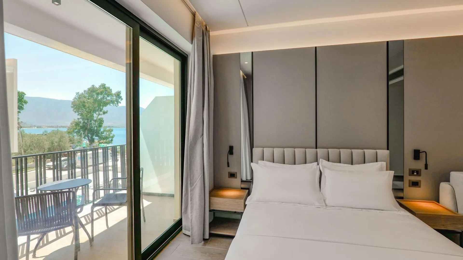 Jost Caravel Otel Radhimë 4*,
