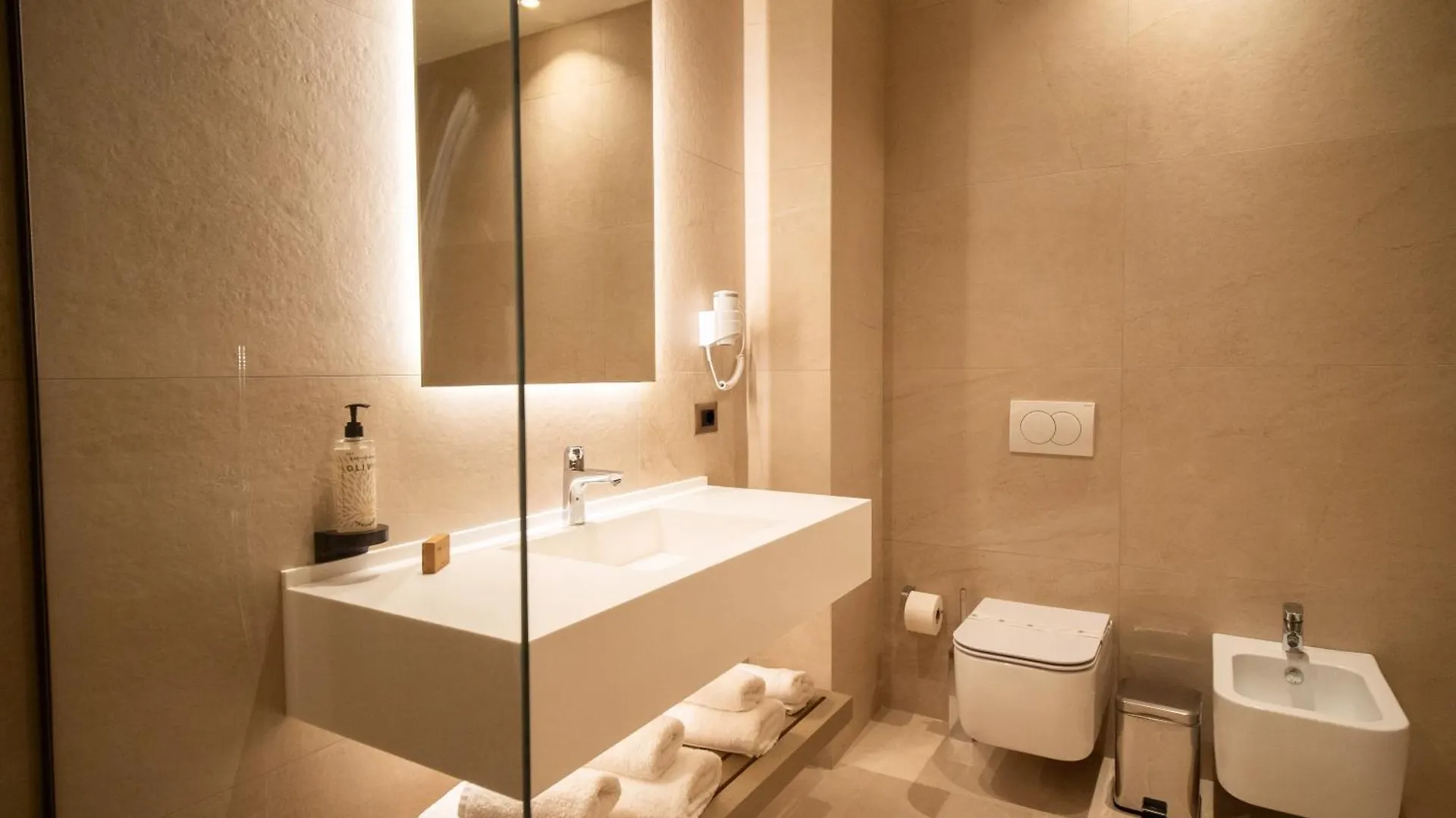 Jost Caravel Otel Radhimë 4*,  Arnavutluk