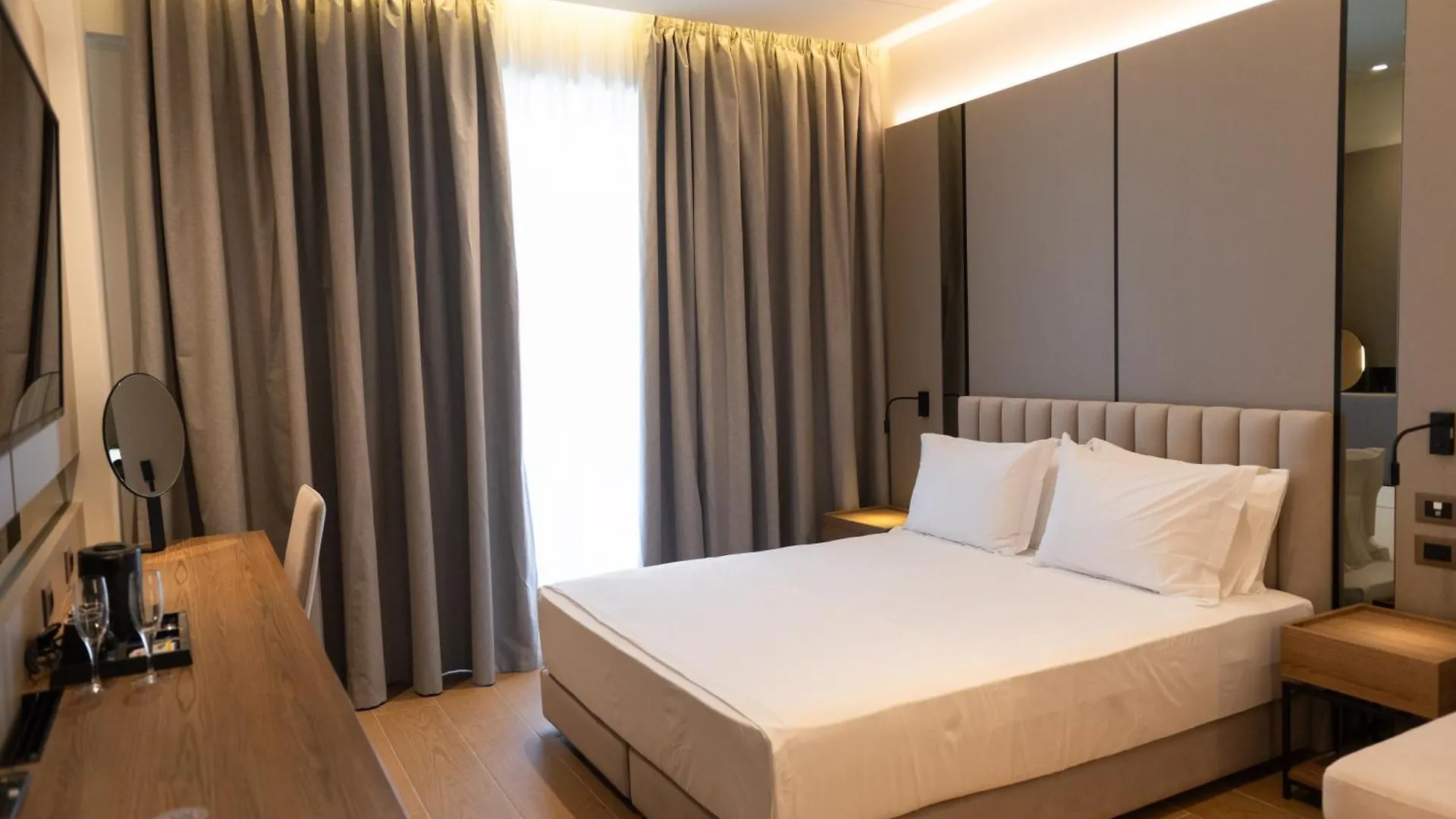 Jost Caravel Otel Radhimë 4*,