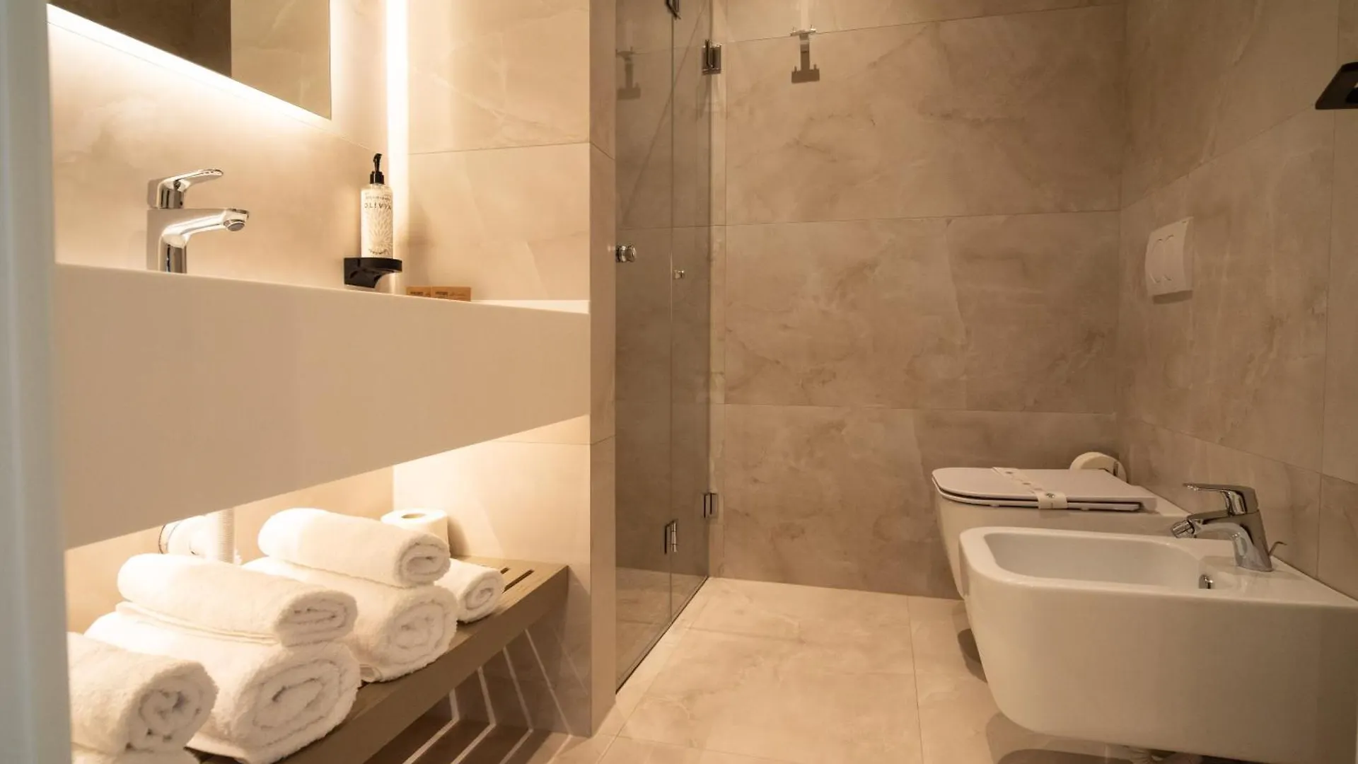 Jost Caravel Otel Radhimë 4*,  Arnavutluk