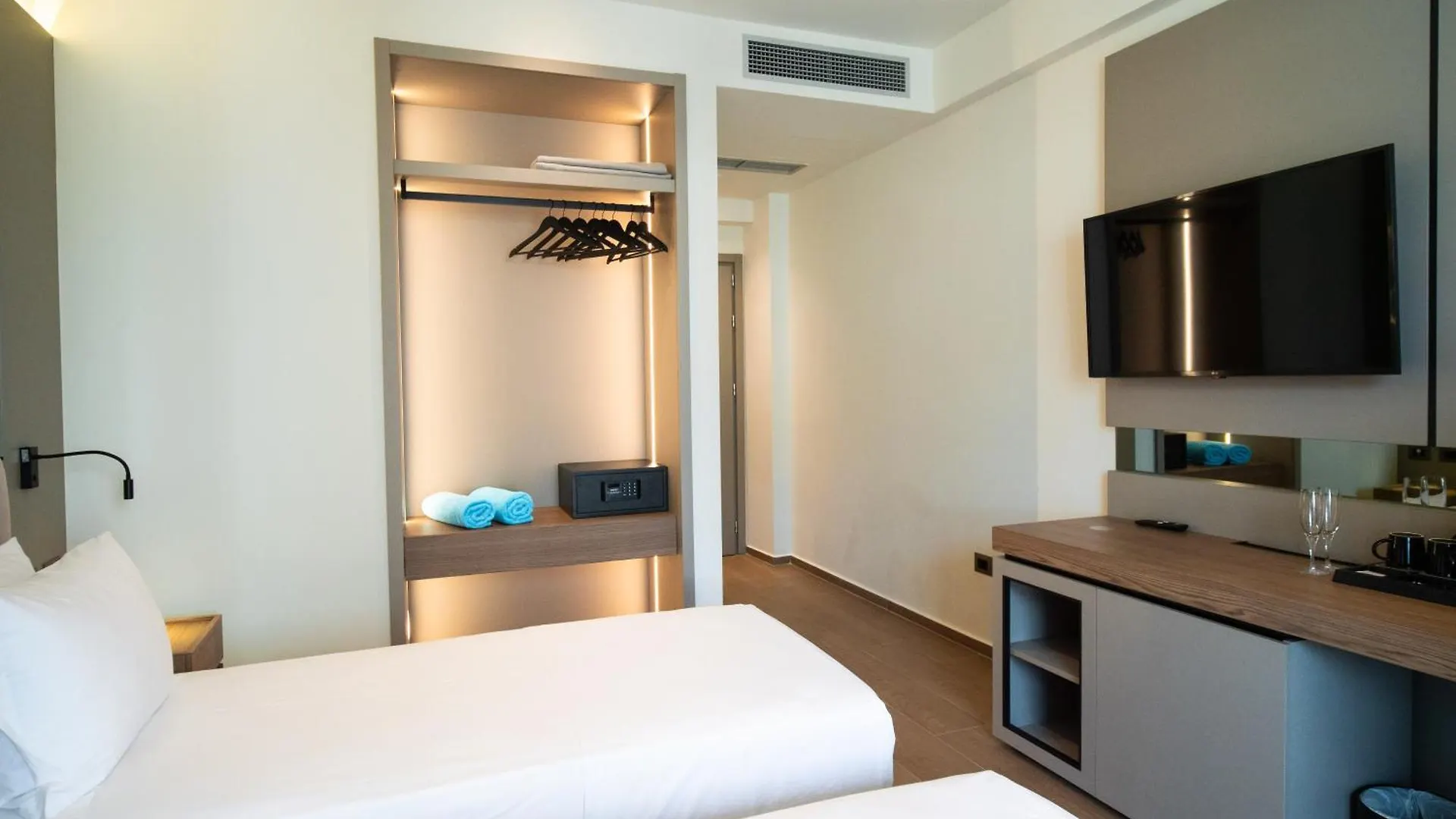 ****  Jost Caravel Otel Radhimë Arnavutluk