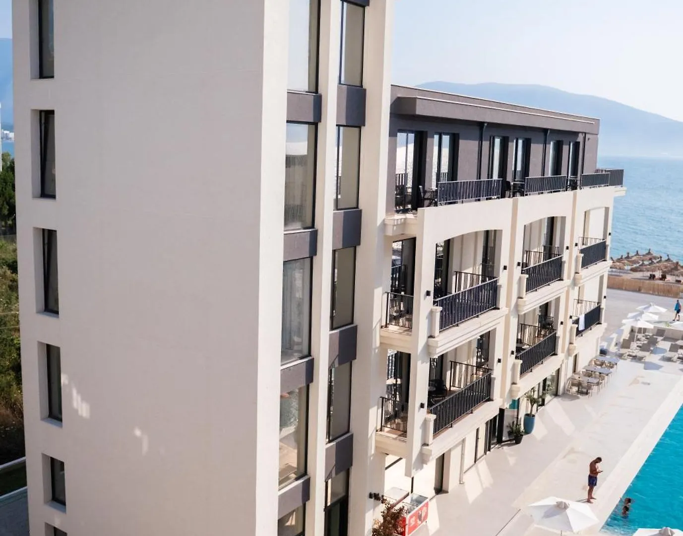 Jost Caravel Otel Radhimë 4*,
